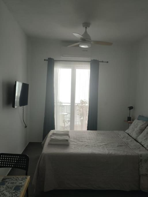 B3 - The Colorful One Apartment Aígion Ngoại thất bức ảnh